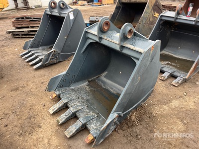 Hyundai R220 45 in Digging Excavator Bucket