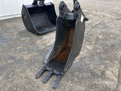JCB 300 mm Digging Excavator Bucket - Fits 4 - 7 ton