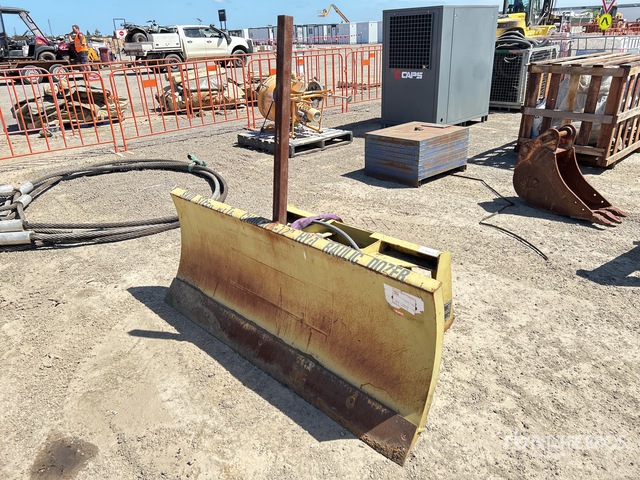 Dozer Note 1830 mm Angle Skid Steer Dozer | Ritchie Bros. Auctioneers
