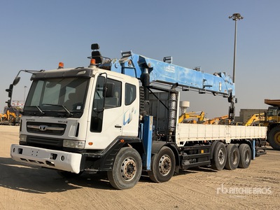 2015 DONGYANG MECHATRONIC SS7506 20 ton Straight Boom on 2015 Daewoo Novus SE 10x4 Twin-Steer Sleeper Autocarro cassone fisso con gru