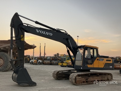 2022 Volvo EC210DL حفارة بجنزير