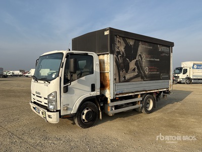 2014 Isuzu NPR 75 4x2 Camion con lona