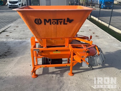 2025 Motyl 0.32 m3, to fit Bobcat tractor CT2540 Esparcidor de sal - Fits Tractor (Unused)