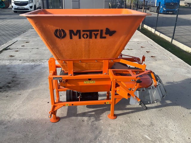 2024 Motyl Symbol N031M Salt Spreader - Fits Bobcat CT2540 Tractor (Unused)