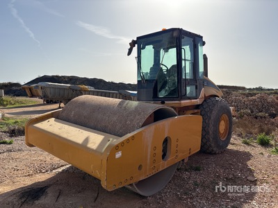 2004 Cat CS-663E Smooth Drum Compactor