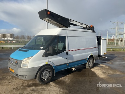 2013 Versalift ET-36-LF 200 kg Straight Boom on 2014 Ford Transit 4x2 Camión Grúa