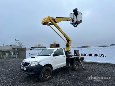 2016 Versalift LAT-38-135-H on Toyota Hilux 4x4 Bucket Truck