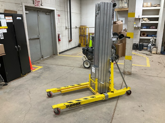 2016 Sumner 2020 Material Hoist