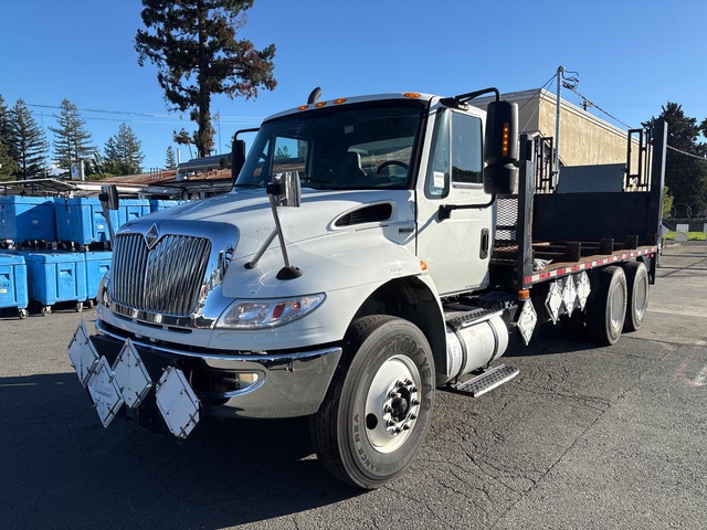 2014 International DuraStar 4400 6x4 Cylinder Pallet Flatbed Truck