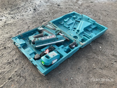 2017 Makita GN900 Nail gun