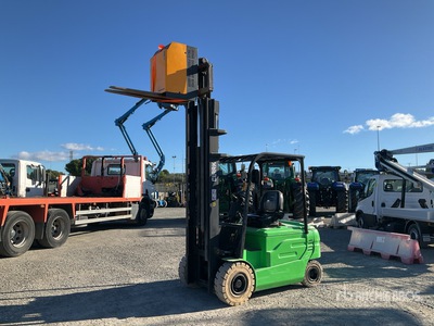 2012 Clark GEX25 Electric Forklift