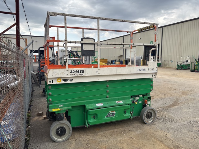 2015 JLG 3246ES Electric Scissor Lift (Inoperable)