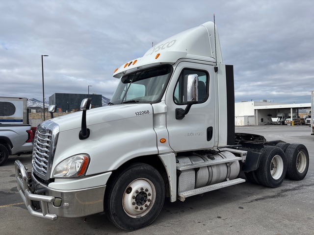 2014 Freightliner CASCADIA 125 6x4 T/A Day Cab Truck Tractor