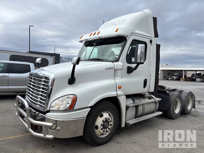 2015 Freightliner Cascadia 125 6x4 T/A Day Cab Truck Tractor