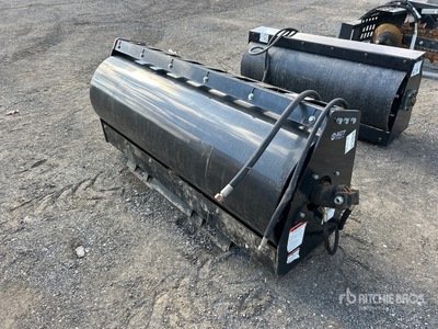 AGT 72 in Rodillo vibrador para minicargadora