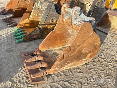 Strickland 36 in Excavator Bucket