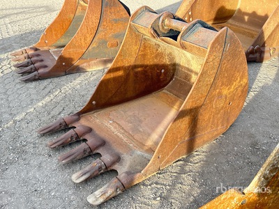 JRB 40 in Digging Excavator Bucket