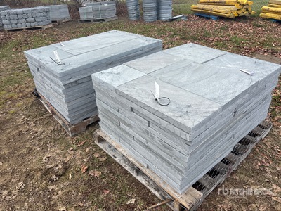 Quantity of (2) Pallets of 1.5 in Bluestone Patio Kits Kamień (Unused)