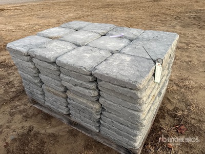 Quantity of (1) Pallets of 12 in x 12 in x 2 in Tumbled Pavers Kamień