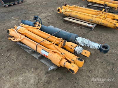 Quantity of (4) Hydraulic Zylinder