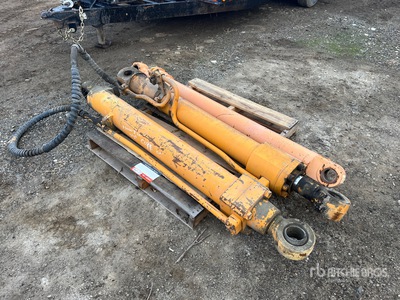 Quantity of (3) Hydraulic Cilindro