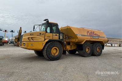 2011 John Deere 400D Series II 8000 gal 6x6 Articulated Water Truck