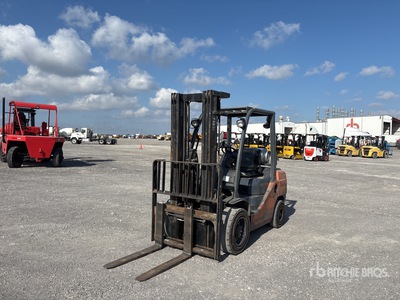 2011 Toyota 8FGU30 5620 lb Pneumatic Tire Forklift