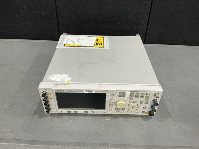 HP E4432B ESG-D Series Signal Generator
