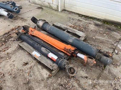 Quantity of (3) Hydraulic Cilindro