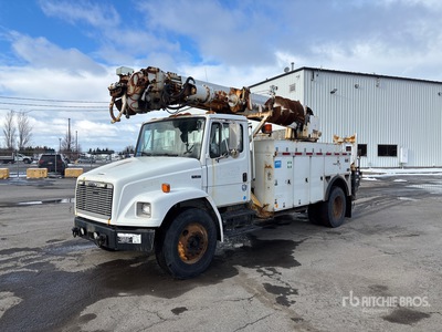 2002 Freightliner FL 80 4x2 Ciężarówka koparko-ładowarka