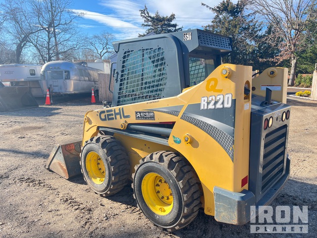 MINI CARGADOR SOBRE RUEDAS 2018 GEHL R220