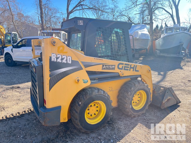 MINI CARGADOR SOBRE RUEDAS 2018 GEHL R220