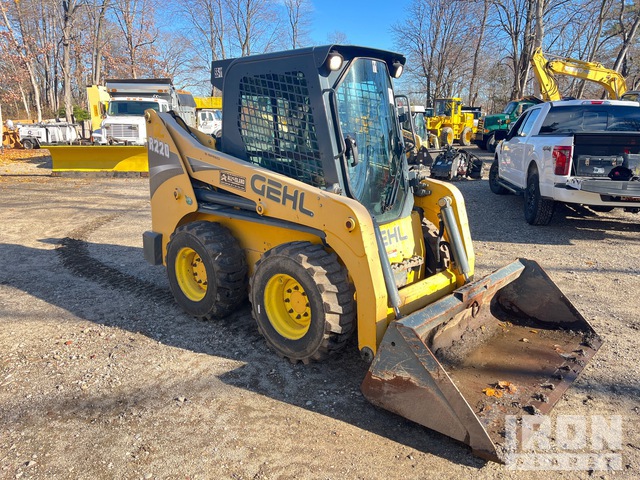 MINI CARGADOR SOBRE RUEDAS 2018 GEHL R220