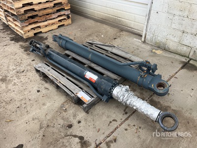 Quantity of (2) Hydraulic Zylinder