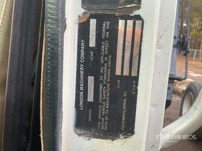 1992 International 4900 4x2 Camion à benne essieu simple