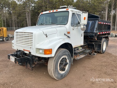 1992 International 4900 4x2 Spreader Truck