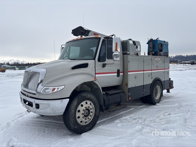 2005 International 4400 4x2 Camion de service