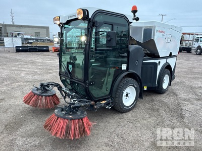 on 2020 Multihog CV350 Camion barredora