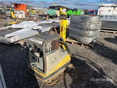 2017 Wacker DPU6555H Reversible 28 in Vibratory Plate Compactor