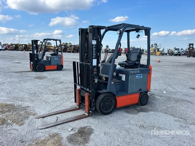 Toyota 8FBCU25 4400 lb Montacargas Eléctrico