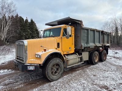 2000 Freightliner FLD 120SD 6x4 T/A Dump Truck
