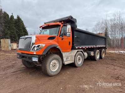 2011 International 7600 8x4 Twin-Steer شاحنة قلابة /محورين