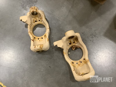 (13) Oshkosh 3617957 Steering Knuckles