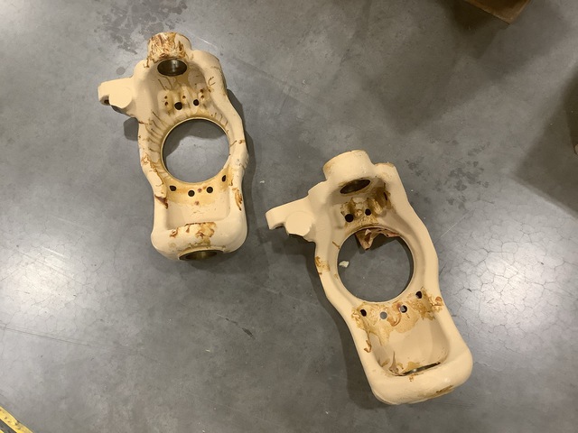 (13) Oshkosh 3617957 Steering Knuckles