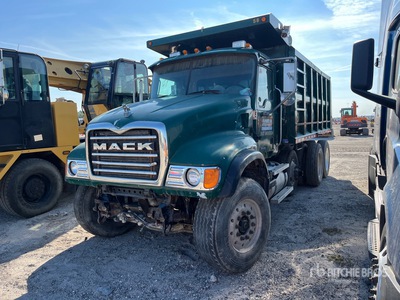 2004 Mack CV713 8x4 Autocarro ribaltabile 3 assi