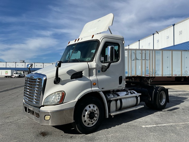 2012 Freightliner Cascadia 113 4x2 S/A Day Cab Truck Tractor