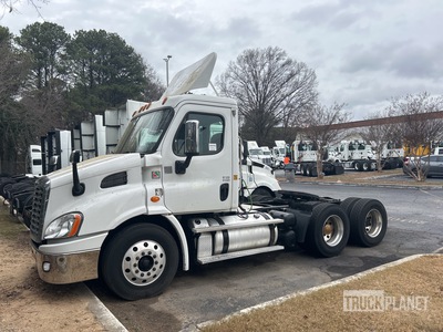 2013 Freightliner Cascadia 113 6x4 T/A Day Cab Truck Tractor