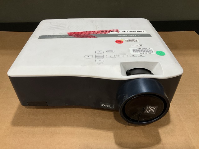 Mitsubishi XL650U LCD Projector