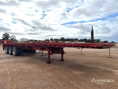 2011 CIMC 13.7 m Tri/A Flatbed Trailer