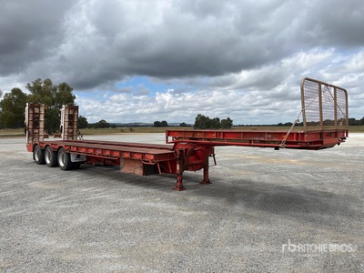 2005 Roadwest 13.2 m Tri/A Step Deck Trailer